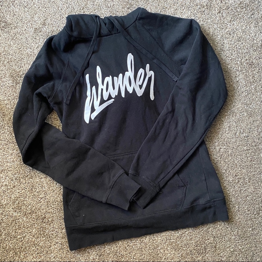 ‼️ CLOSET CLEAR OUT: TNF graphic fleece hoodie
